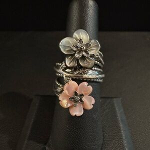 Or Paz Sterling Silver and Mother-Of-Pearl Flower Ring. Size 7